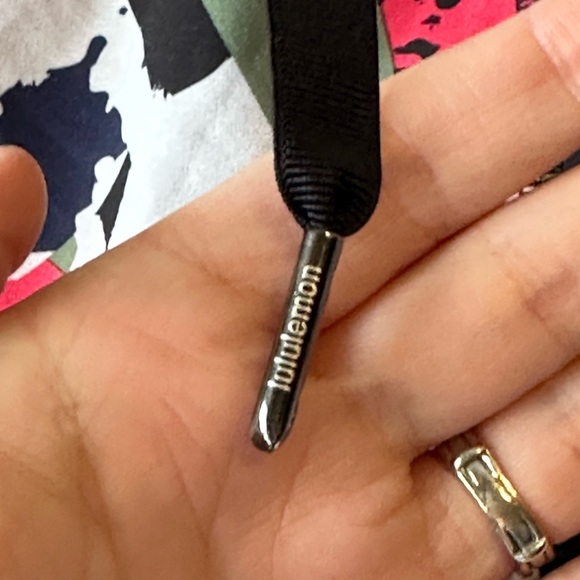 Rare!!! Lululemon Hotty Hot Short (Long) 4” Sz8
Pop Cut Boom Juice Multi/ Black - Picture 13 of 13